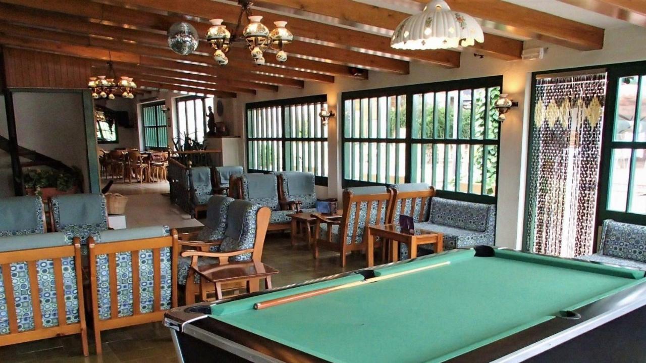 ל'אסטרטיט Hotel La Masia מראה חיצוני תמונה