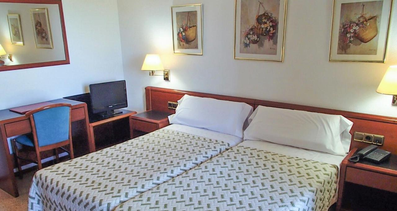 ל'אסטרטיט Hotel La Masia מראה חיצוני תמונה