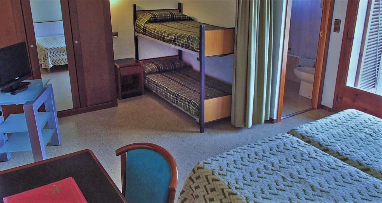 ל'אסטרטיט Hotel La Masia מראה חיצוני תמונה