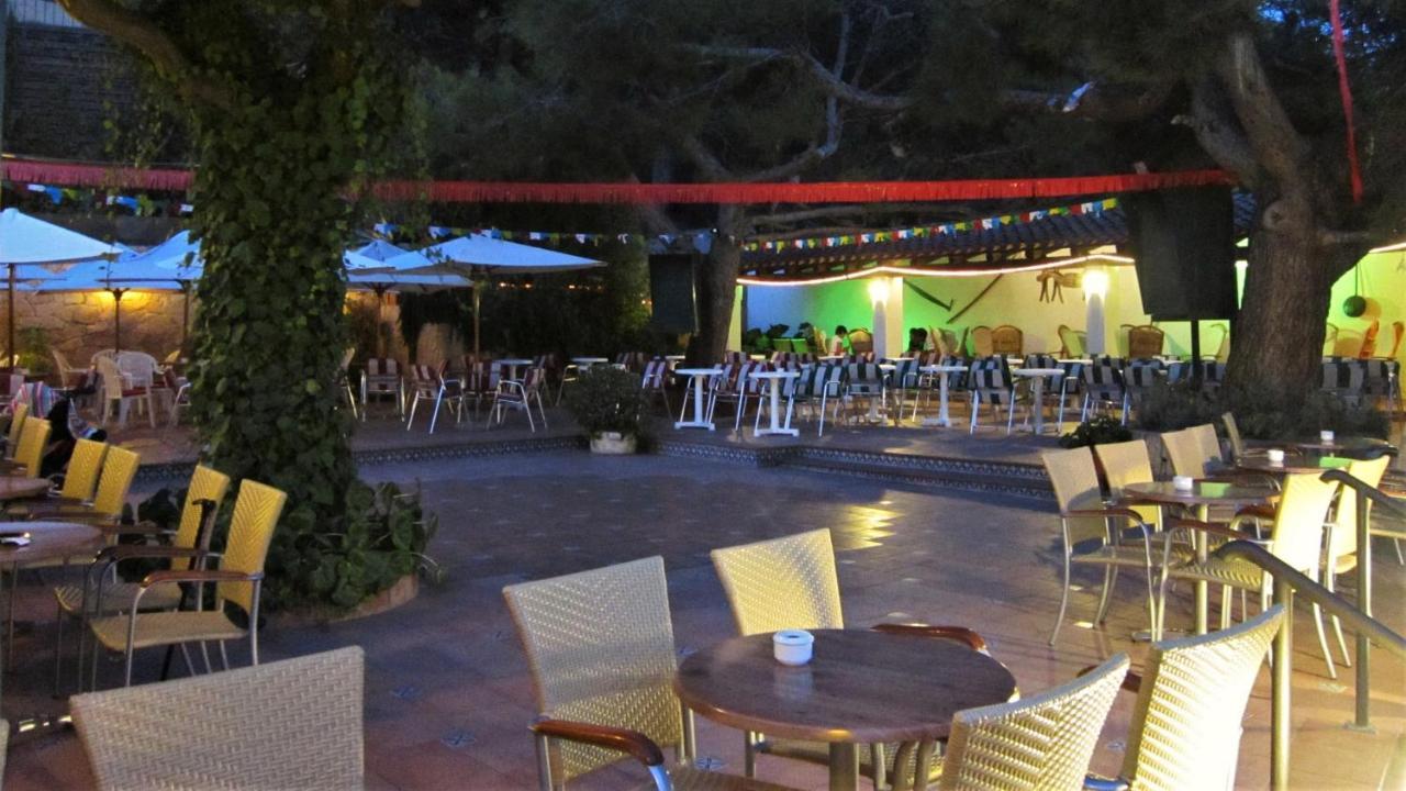 ל'אסטרטיט Hotel La Masia מראה חיצוני תמונה