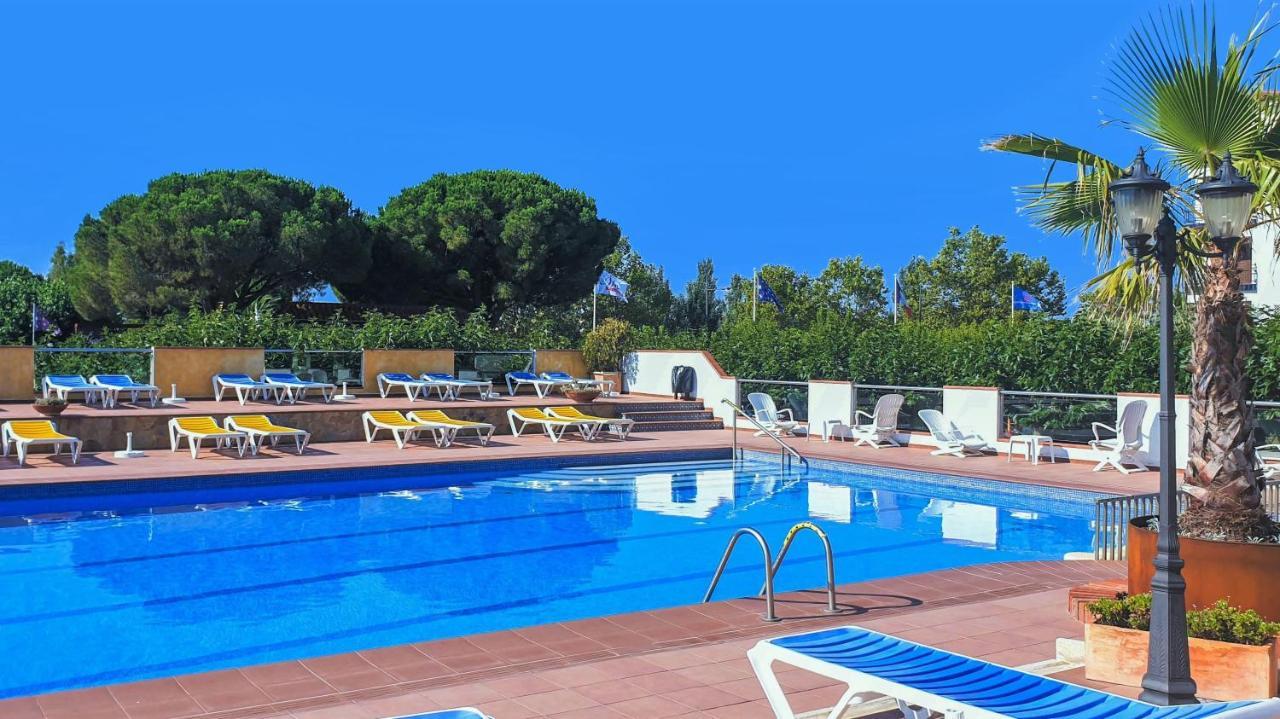 ל'אסטרטיט Hotel La Masia מראה חיצוני תמונה