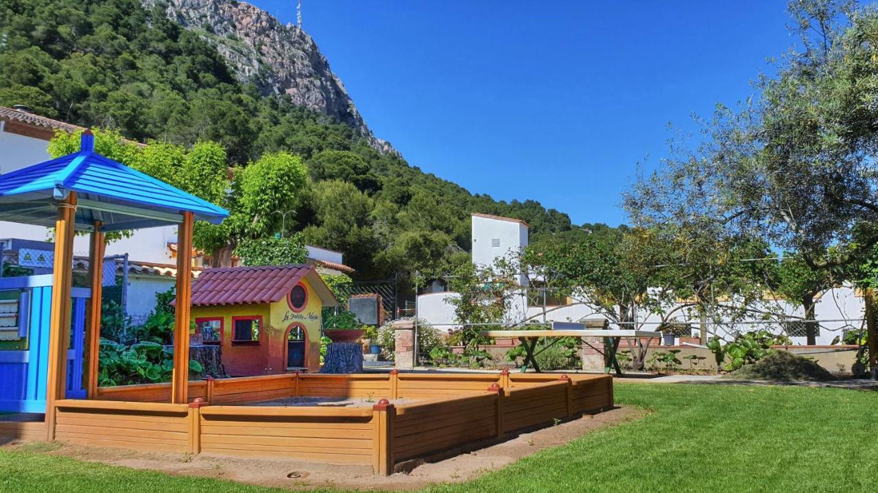 ל'אסטרטיט Hotel La Masia מראה חיצוני תמונה