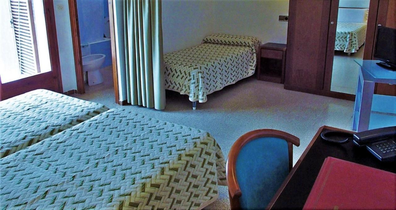 ל'אסטרטיט Hotel La Masia מראה חיצוני תמונה