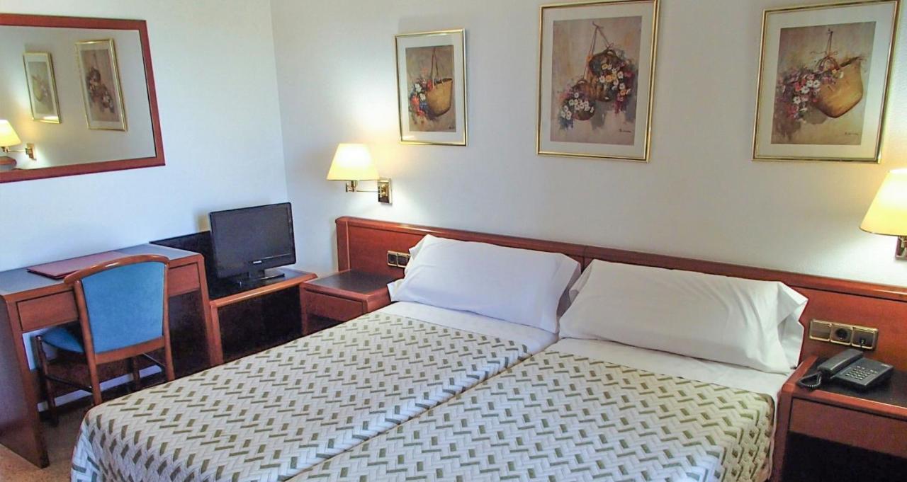 ל'אסטרטיט Hotel La Masia מראה חיצוני תמונה